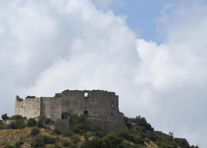 Le Christolive Victor La Coste Apartment