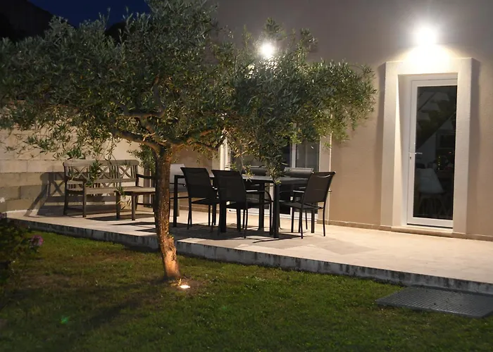 Apartment Le Christolive Victor La Coste *